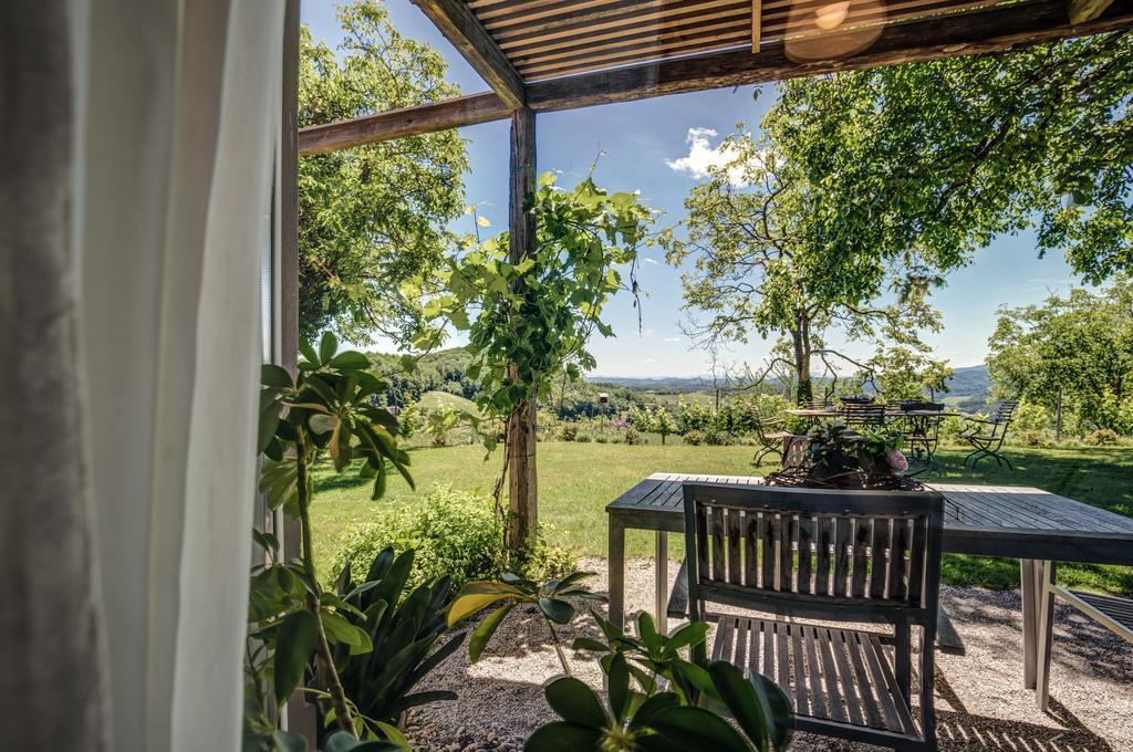 Winzarei, Weingut Tement Villa Berghausen Kültér fotó