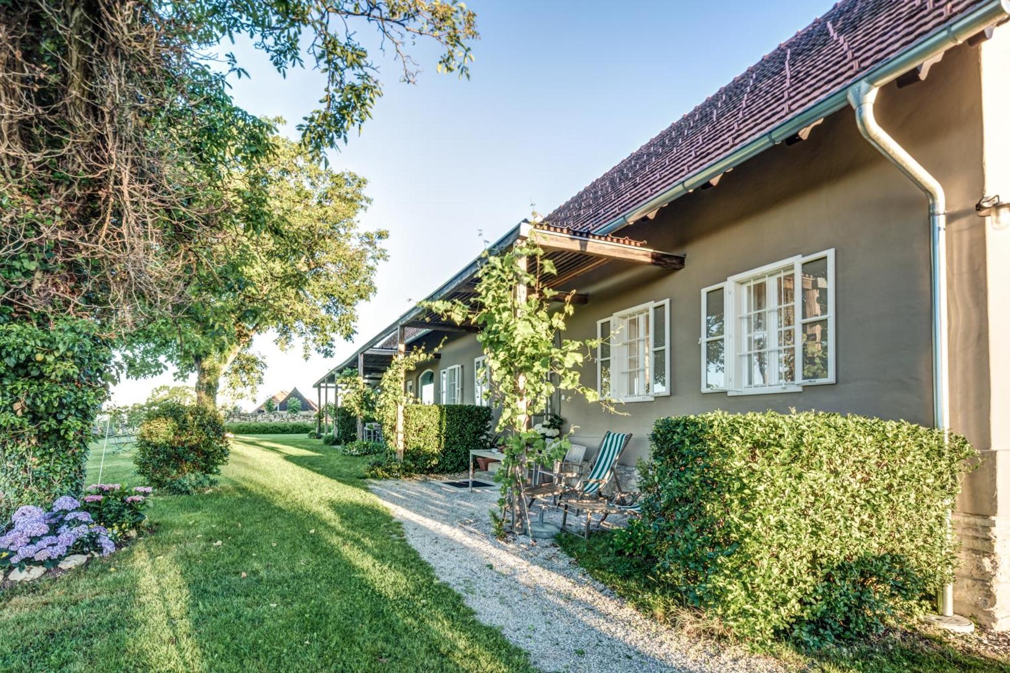Winzarei, Weingut Tement Villa Berghausen Kültér fotó